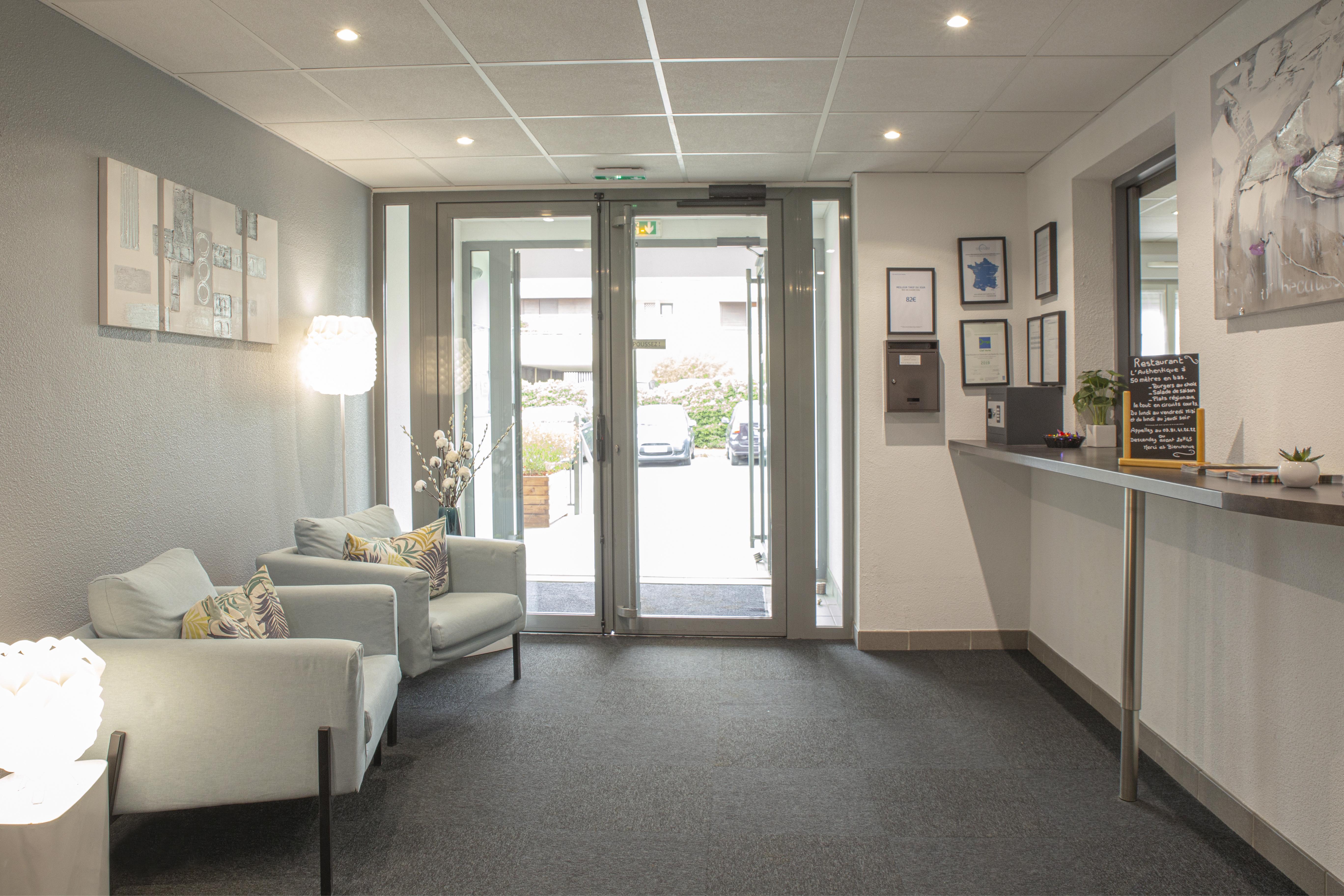 Comfort Aparthotel Besancon Hauts Du Chazal Bagian luar foto