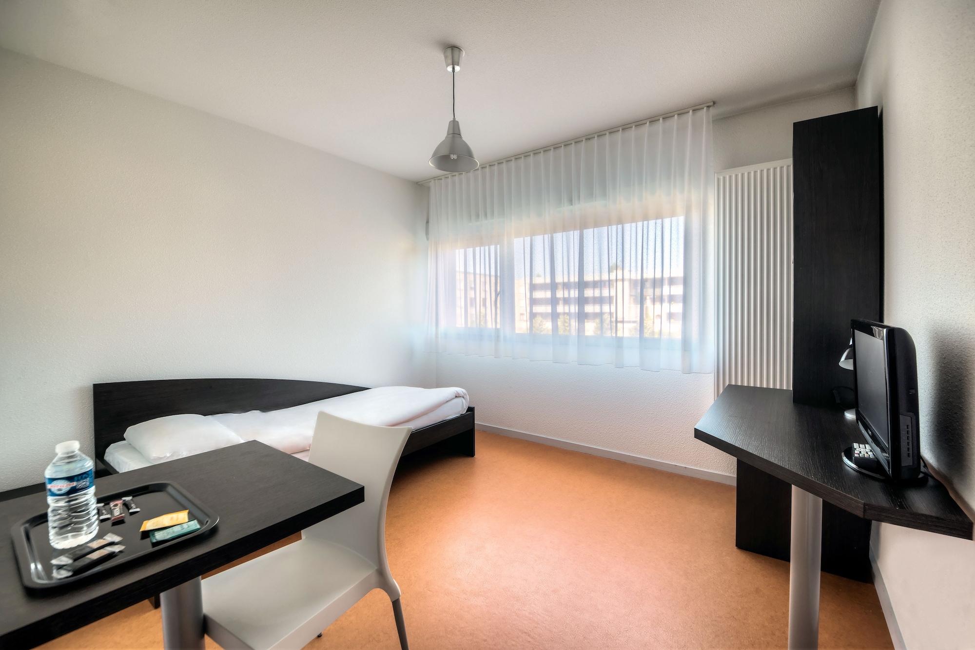 Comfort Aparthotel Besancon Hauts Du Chazal Bagian luar foto