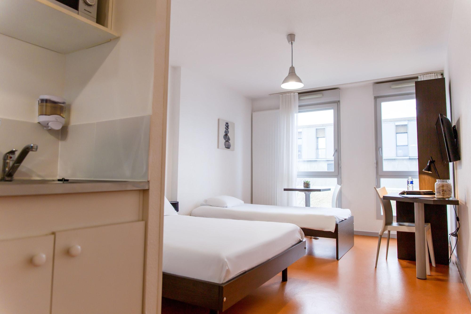 Comfort Aparthotel Besancon Hauts Du Chazal Bagian luar foto