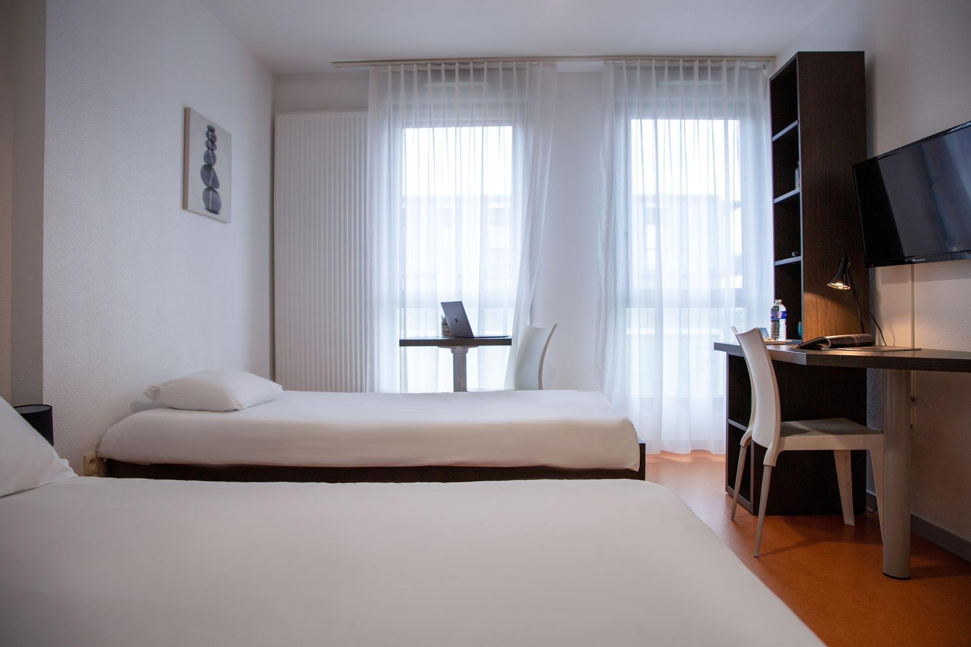 Comfort Aparthotel Besancon Hauts Du Chazal Bagian luar foto